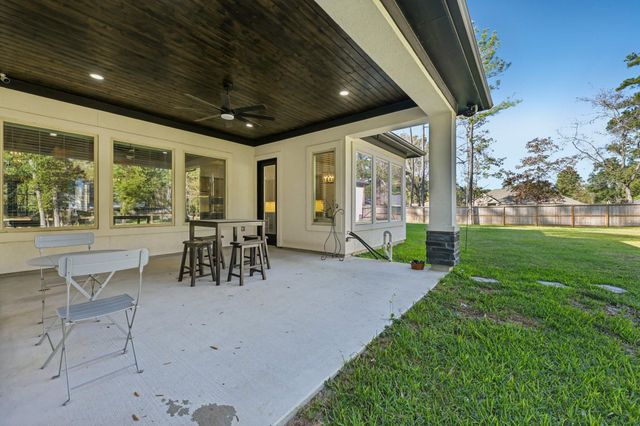 718 Weeping Willow Way, Magnolia, TX 77354