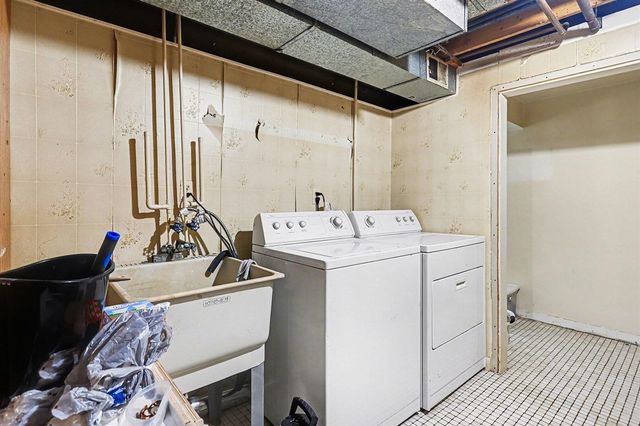 209 Paisley Court, Kalamazoo, MI 49007