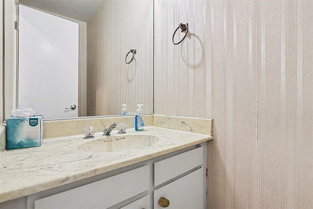 209 Paisley Court, Kalamazoo, MI 49007