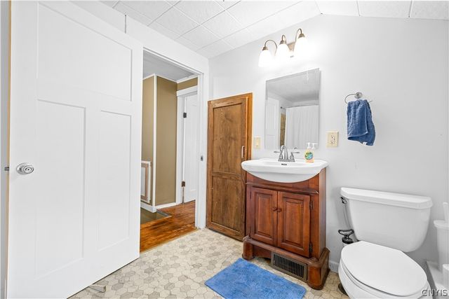 4450 Thieme Gulf Road, Westmoreland, NY 13476