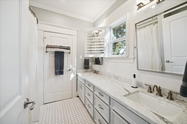 1523 Oxford Street, Houston, TX 77008