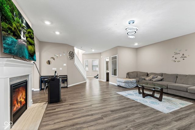 956 Fred Lane, Greenwood, IN 46143