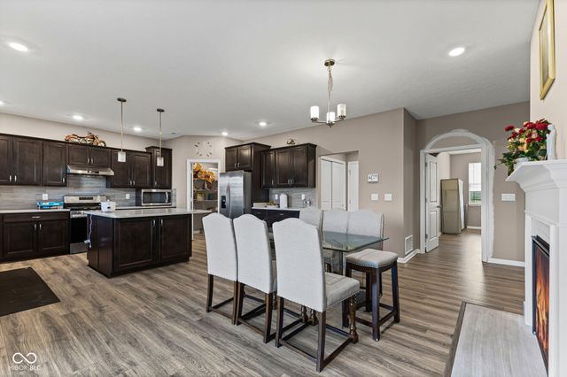 956 Fred Lane, Greenwood, IN 46143