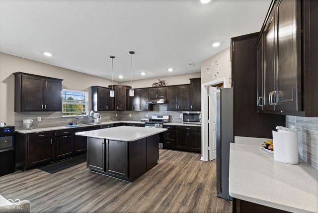 956 Fred Lane, Greenwood, IN 46143