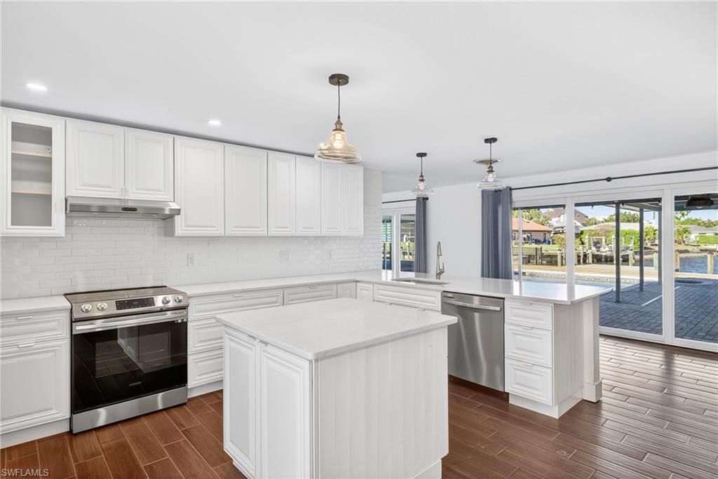 541 Bayside DR, FORT MYERS, FL 33919 — exterior