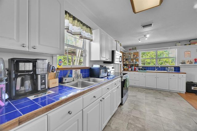 17605 92nd Lane N, Loxahatchee, FL 33470