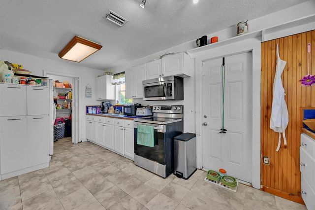 17605 92nd Lane N, Loxahatchee, FL 33470