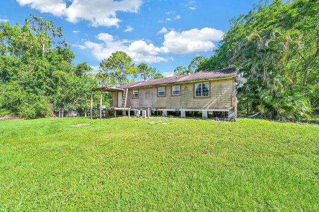 17605 92nd Lane N, Loxahatchee, FL 33470