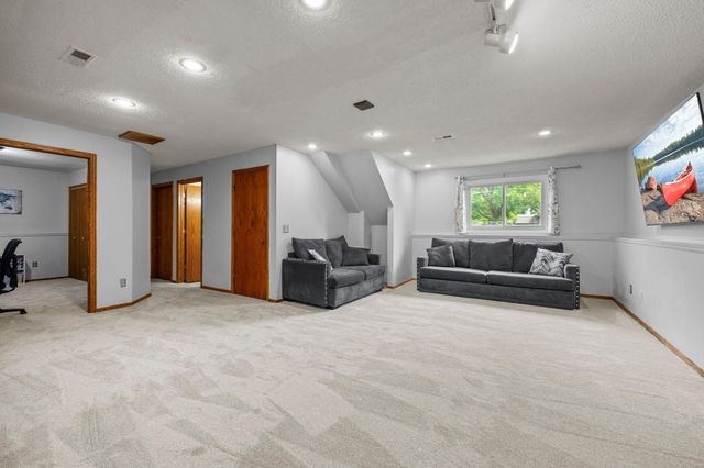 6901 110th Avenue N, Champlin, MN 55316