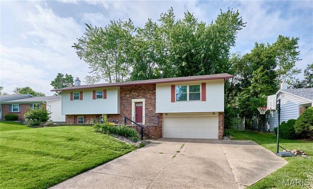 22 Heather Drive, St Peters, MO 63376