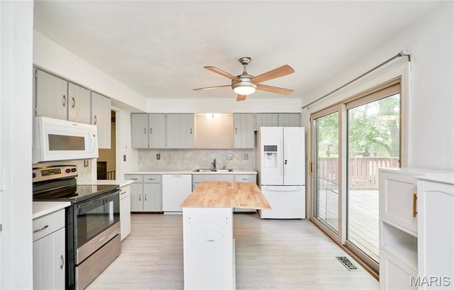 22 Heather Drive, St Peters, MO 63376