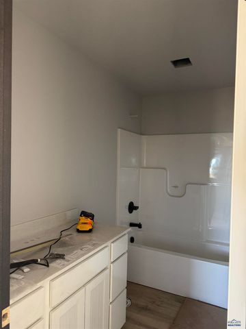 628 BULL RUN DR, Box Elder, SD 57719