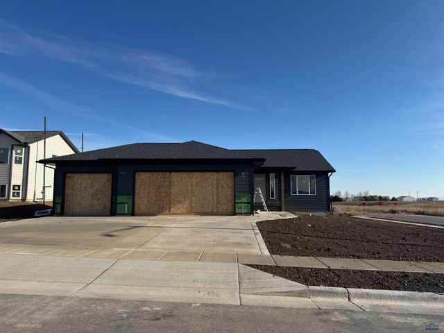 628 BULL RUN DR, Box Elder, SD 57719