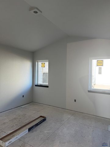 628 BULL RUN DR, Box Elder, SD 57719