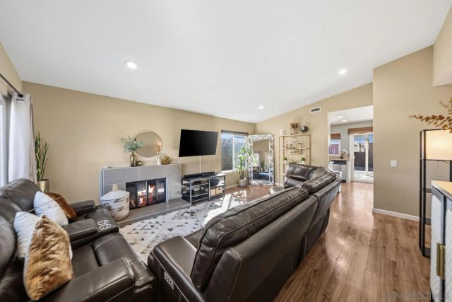 7454 Gayneswood, San Diego, CA 92139