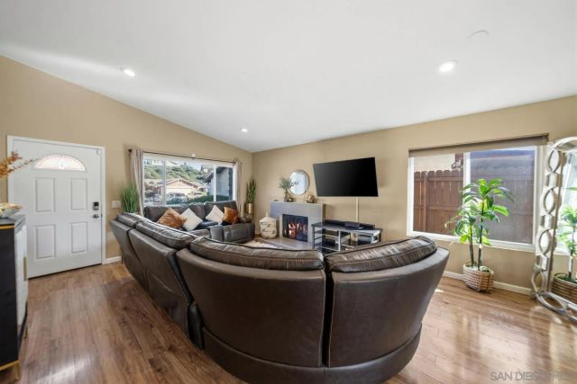 7454 Gayneswood, San Diego, CA 92139