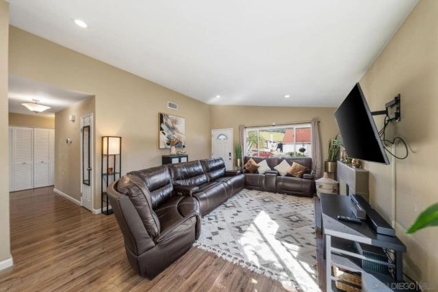 7454 Gayneswood, San Diego, CA 92139