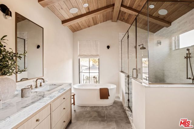 11621 Hesby Street, Valley Village, CA 91601