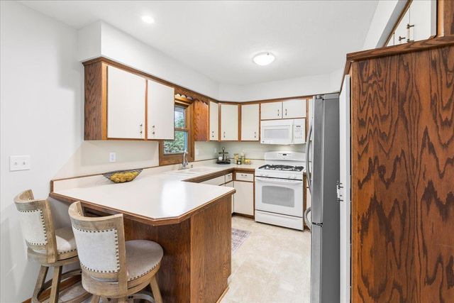 9131 Annapolis Lane N, Maple Grove, MN 55369
