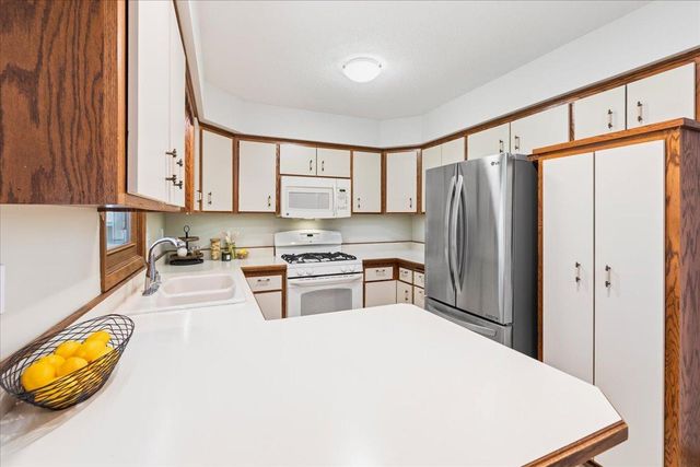 9131 Annapolis Lane N, Maple Grove, MN 55369