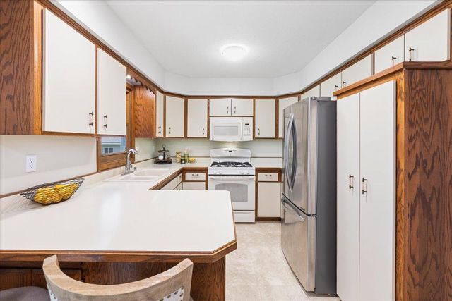 9131 Annapolis Lane N, Maple Grove, MN 55369