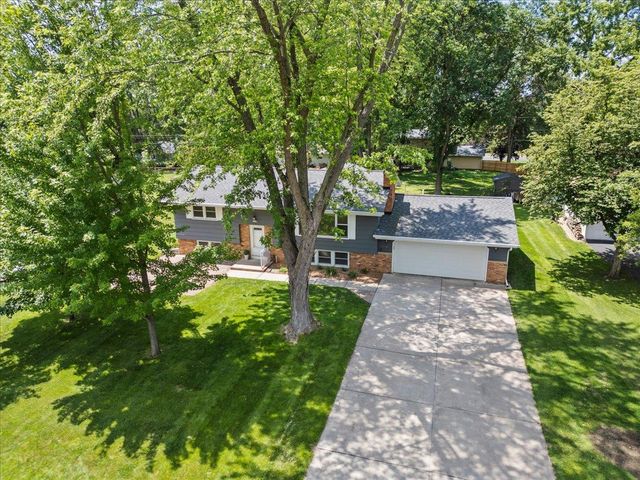 9131 Annapolis Lane N, Maple Grove, MN 55369