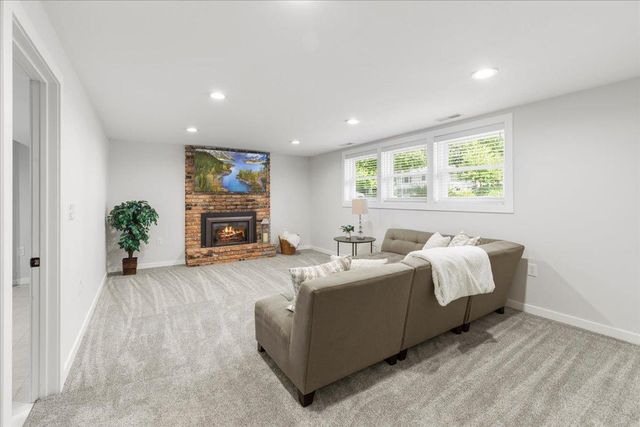 9131 Annapolis Lane N, Maple Grove, MN 55369