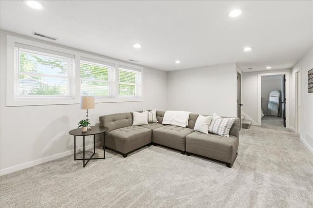 9131 Annapolis Lane N, Maple Grove, MN 55369