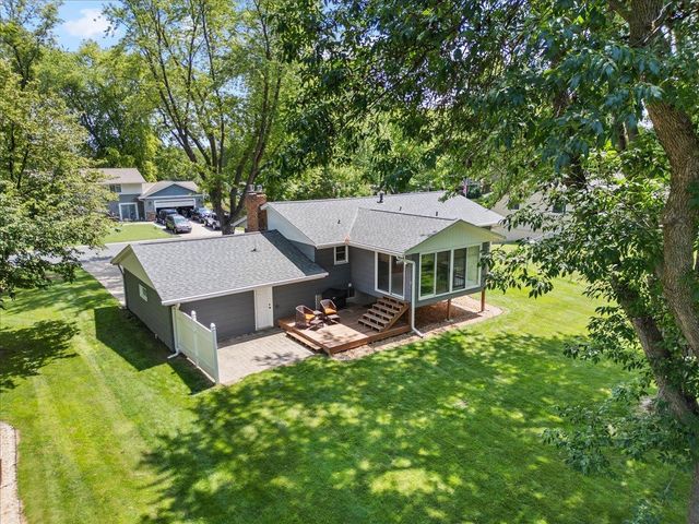 9131 Annapolis Lane N, Maple Grove, MN 55369