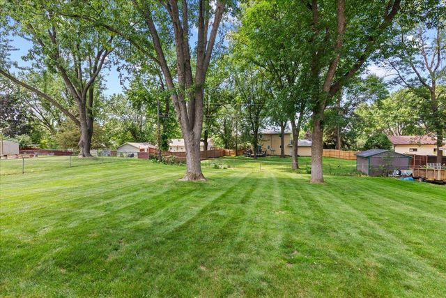 9131 Annapolis Lane N, Maple Grove, MN 55369