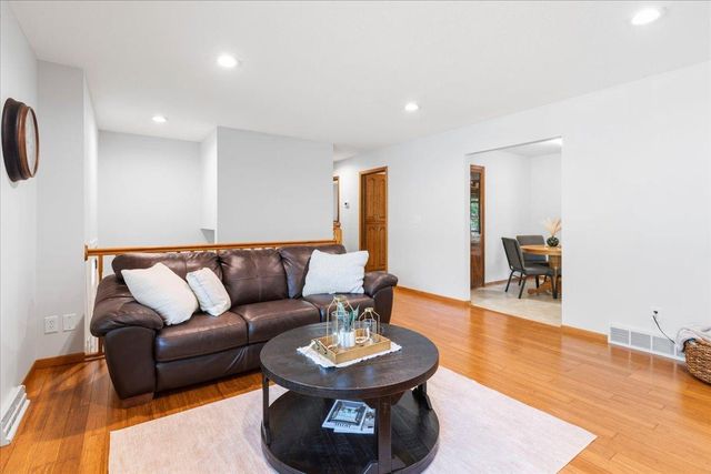 9131 Annapolis Lane N, Maple Grove, MN 55369