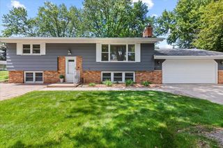9131 Annapolis Lane N, Maple Grove, MN 55369