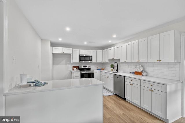 2472 LEAMAN RD, Ronks, PA 17572