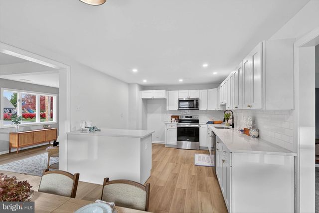 2472 LEAMAN RD, Ronks, PA 17572