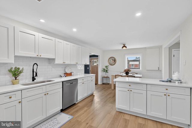 2472 LEAMAN RD, Ronks, PA 17572