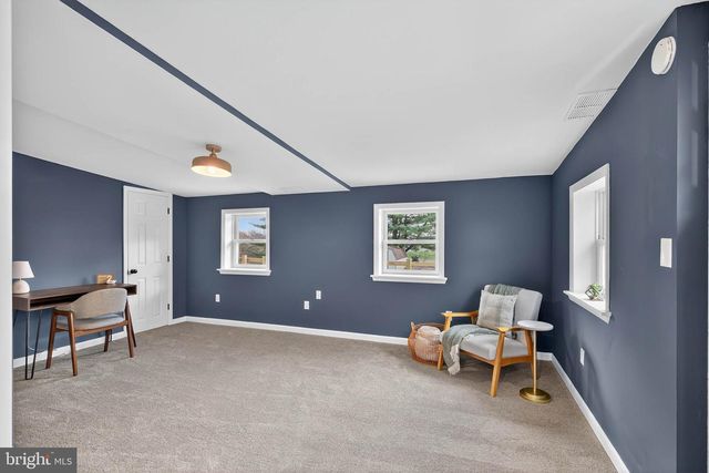 2472 LEAMAN RD, Ronks, PA 17572