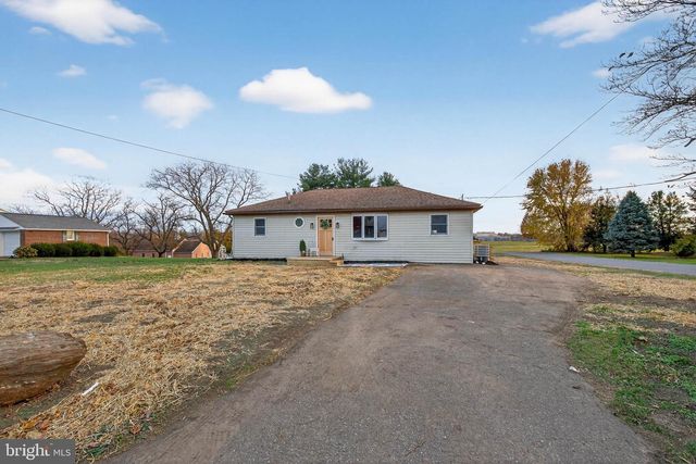 2472 LEAMAN RD, Ronks, PA 17572