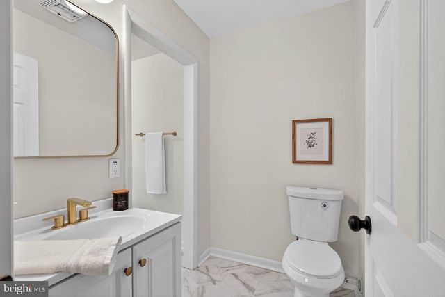 2472 LEAMAN RD, Ronks, PA 17572