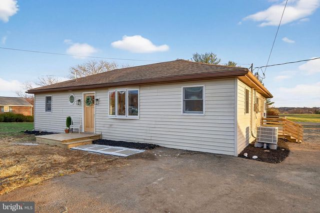 2472 LEAMAN RD, Ronks, PA 17572