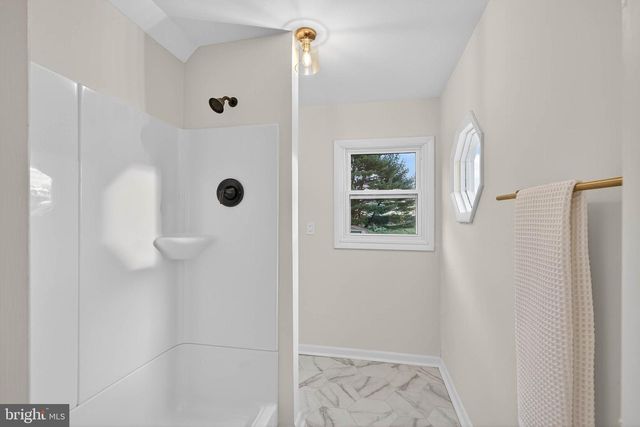 2472 LEAMAN RD, Ronks, PA 17572