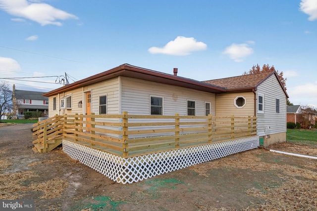 2472 LEAMAN RD, Ronks, PA 17572