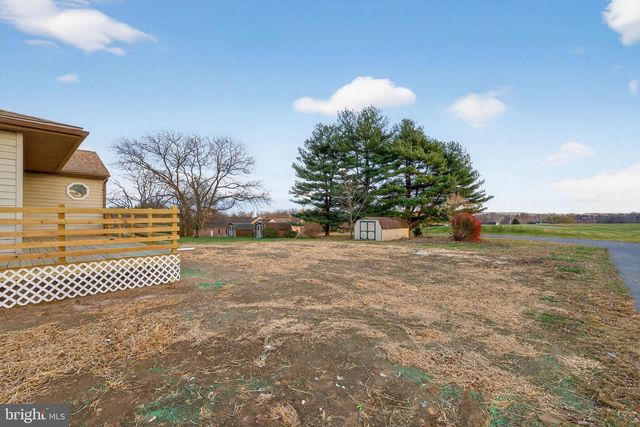 2472 LEAMAN RD, Ronks, PA 17572