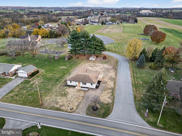 2472 LEAMAN RD, Ronks, PA 17572