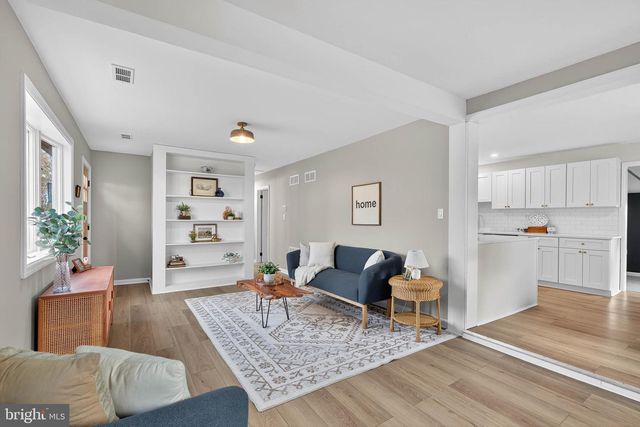 2472 LEAMAN RD, Ronks, PA 17572