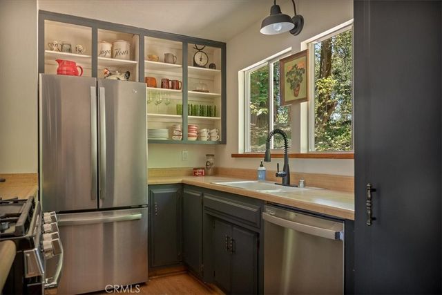 660 Burnt Mill, Lake Arrowhead, CA 92352