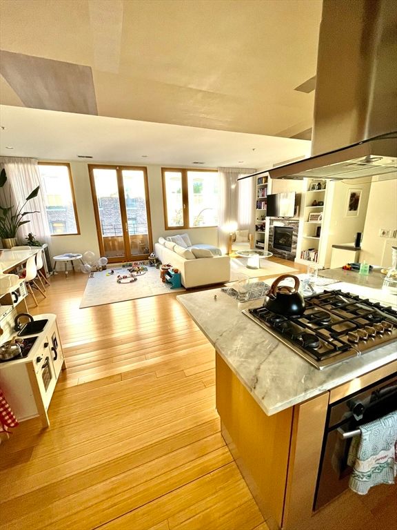 321 W Second 10, Boston, MA 02127
