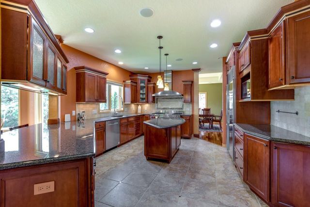 1260 Hanover Trail, Waunakee, WI 53597