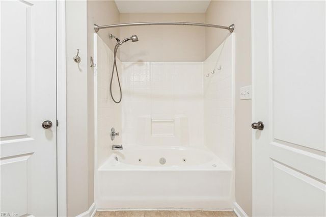 522 Knolls Dr Unit 308, Newport News, VA 23602