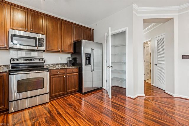 522 Knolls Dr Unit 308, Newport News, VA 23602