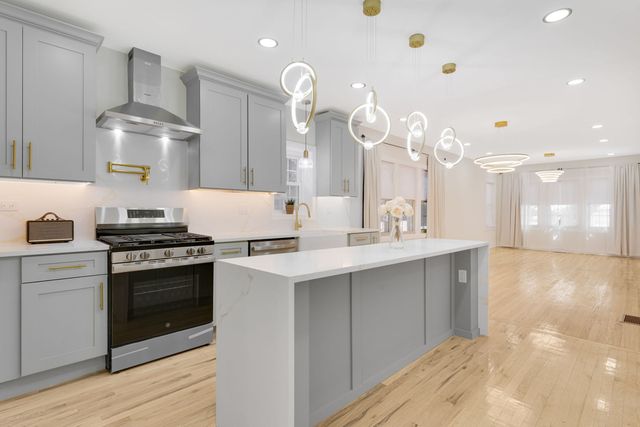 5218 W 55th Street, Chicago, IL 60638